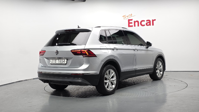 car Volkswagen Tiguan id43473 photo #2