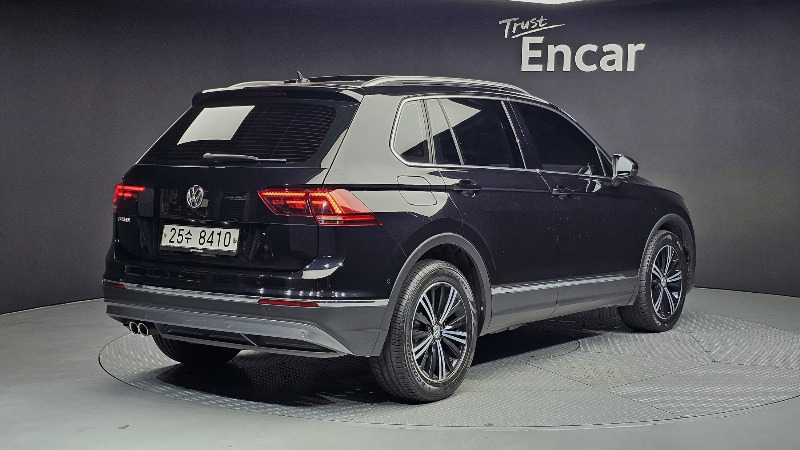 car Volkswagen Tiguan id43475 photo #2