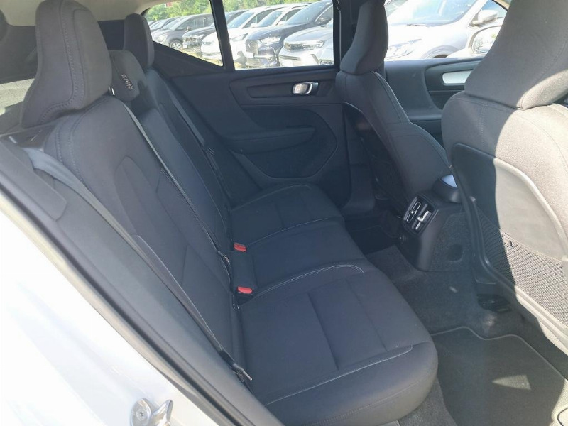 car Volvo XC40 id44165 photo #5