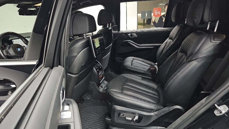 car BMW X7 id46953 photo #12
