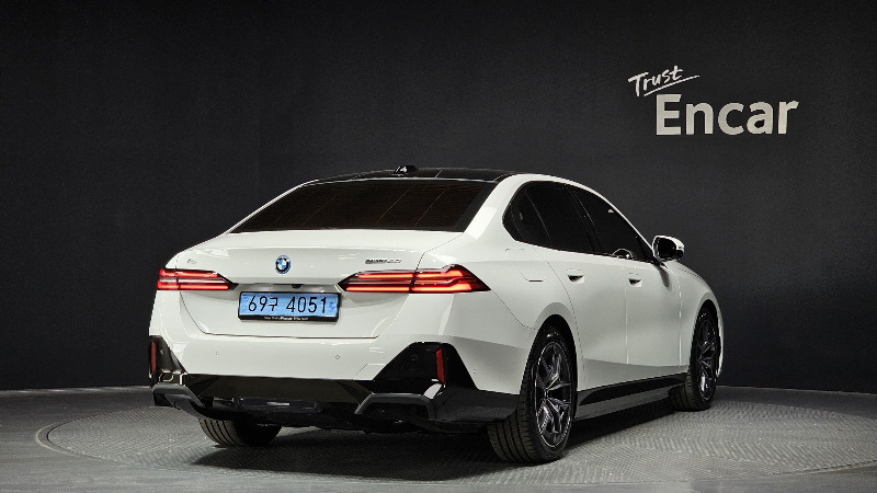 car BMW i5 id47463 photo #2