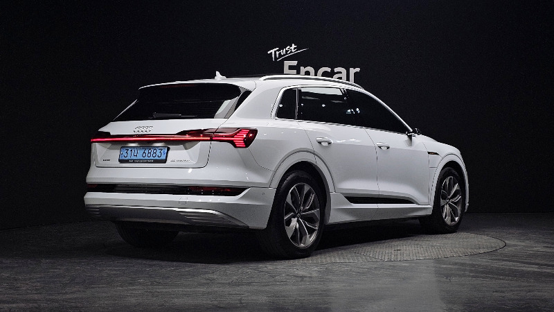 car Audi e-tron id47593 photo #2