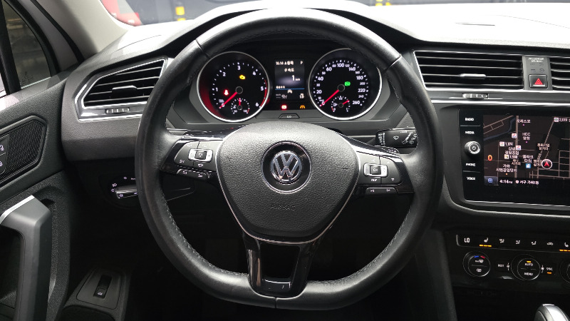 car Volkswagen Tiguan id47621 photo #13