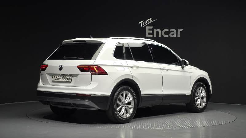 car Volkswagen Tiguan id47621 photo #2