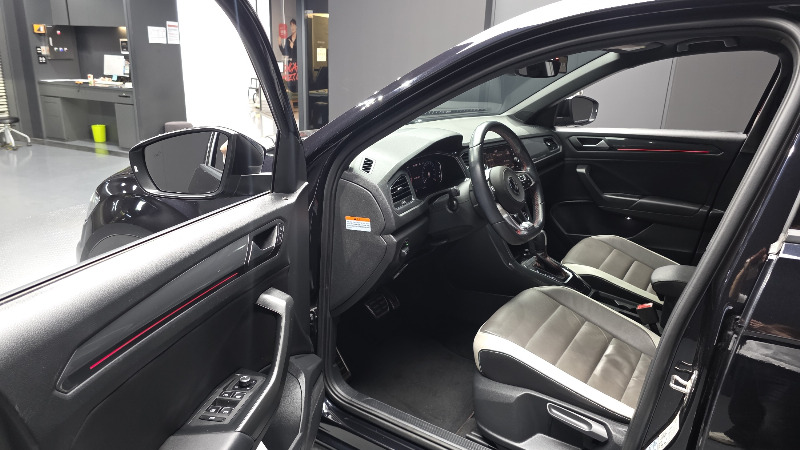 car Volkswagen T-Roc id47636 photo #10