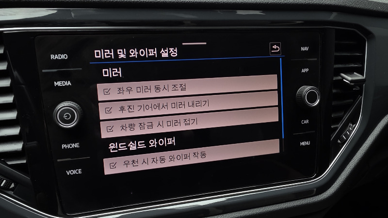 car Volkswagen T-Roc id47636 photo #17