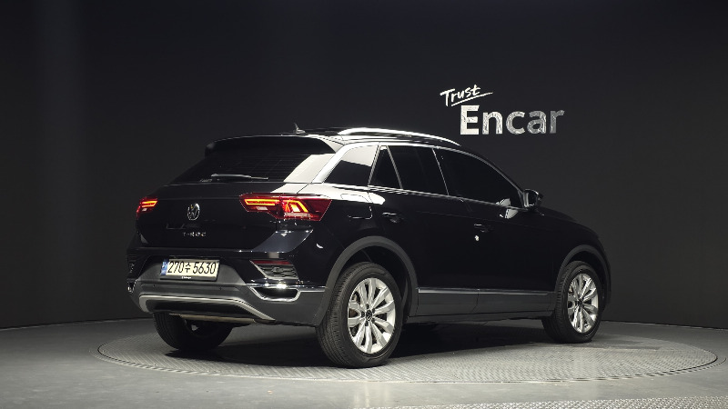 car Volkswagen T-Roc id47636 photo #2