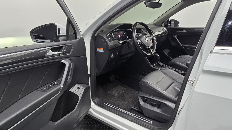 car Volkswagen Tiguan id47652 photo #10