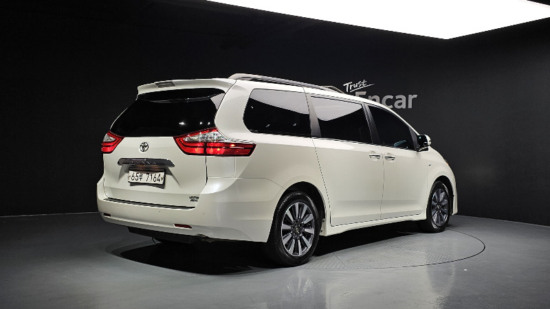 car Toyota Sienna id47747 photo #2