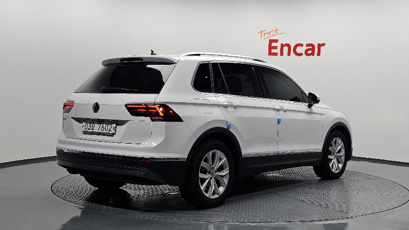 car Volkswagen Tiguan id47827 photo #2