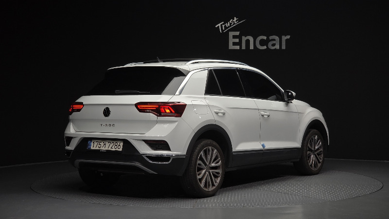 car Volkswagen T-Roc id47830 photo #2