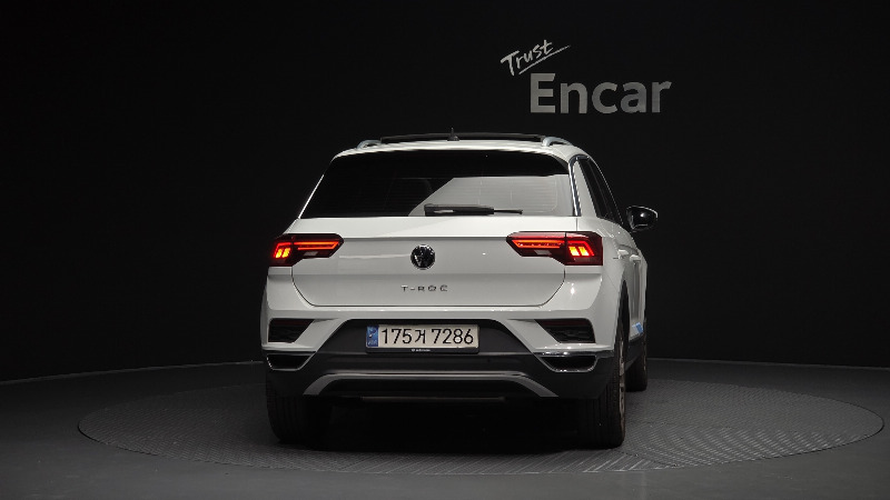car Volkswagen T-Roc id47830 photo #4