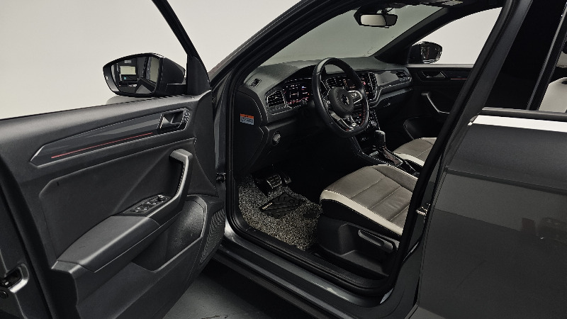 car Volkswagen T-Roc id47835 photo #10