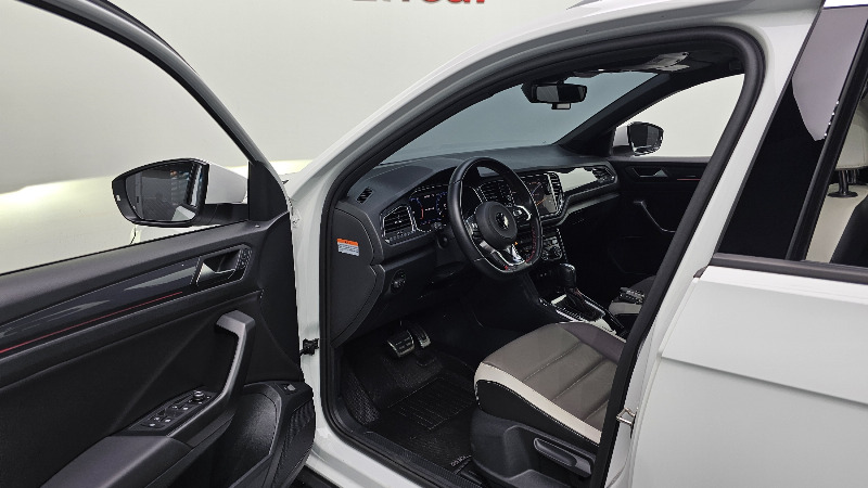 car Volkswagen T-Roc id47849 photo #10