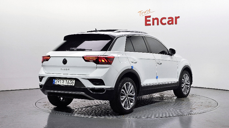 car Volkswagen T-Roc id47849 photo #2