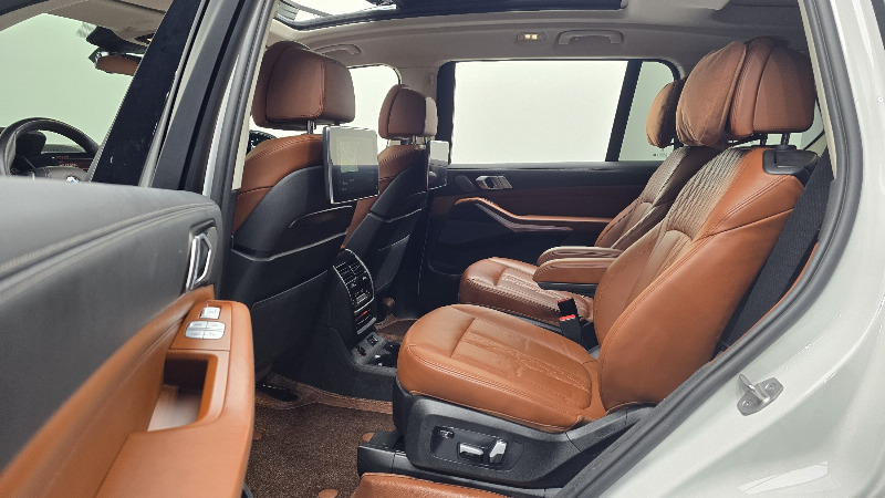 car BMW X7 id48060 photo #12