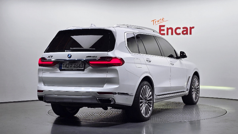 car BMW X7 id48060 photo #2