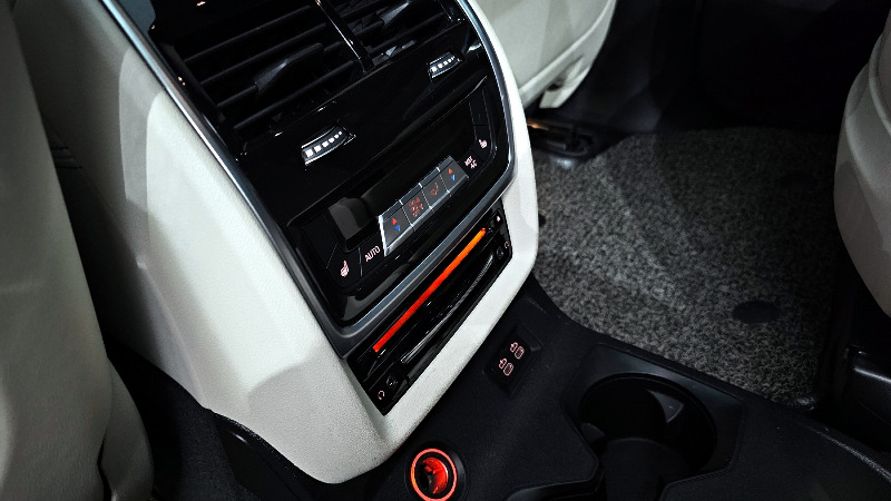 car BMW X7 id48106 photo #18