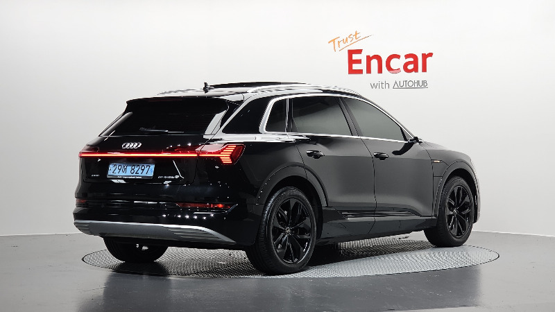 car Audi e-tron id48213 photo #2