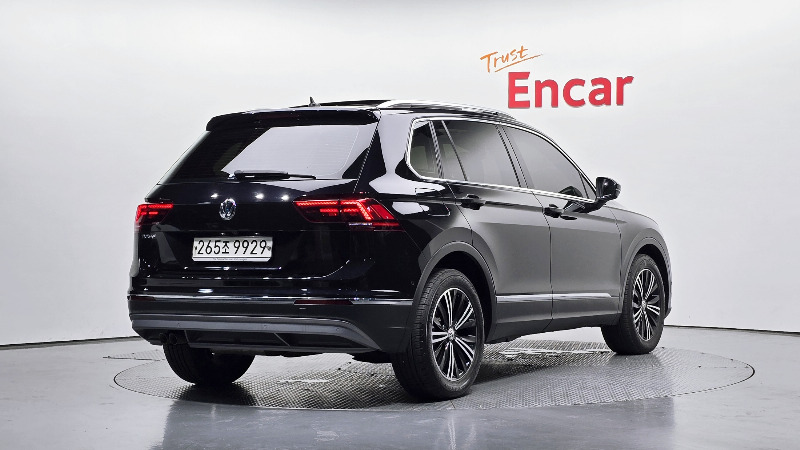 car Volkswagen Tiguan id48312 photo #2