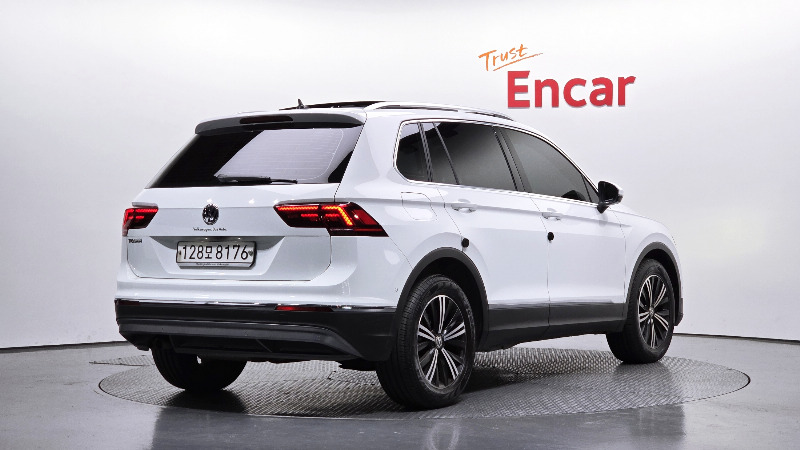 car Volkswagen Tiguan id48384 photo #2