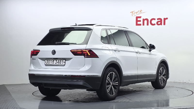 car Volkswagen Tiguan id48401 photo #2