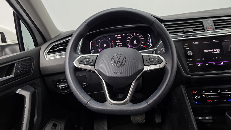 car Volkswagen Tiguan id48544 photo #13