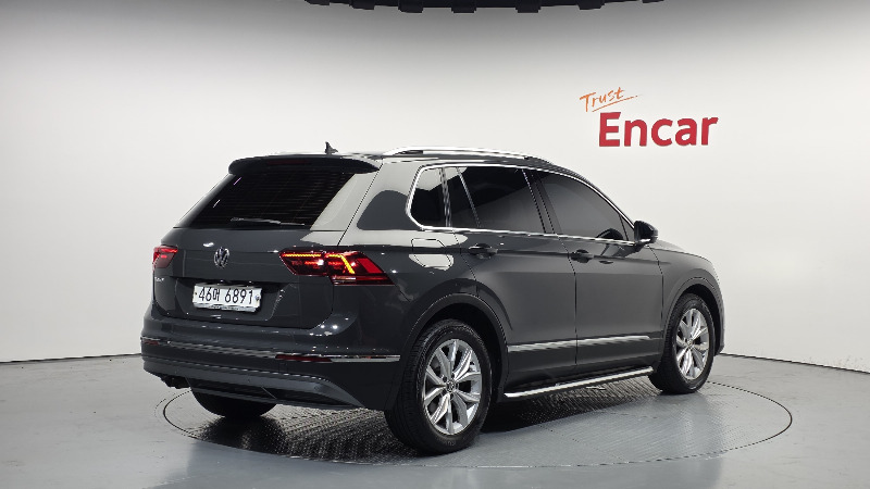 car Volkswagen Tiguan id48555 photo #2