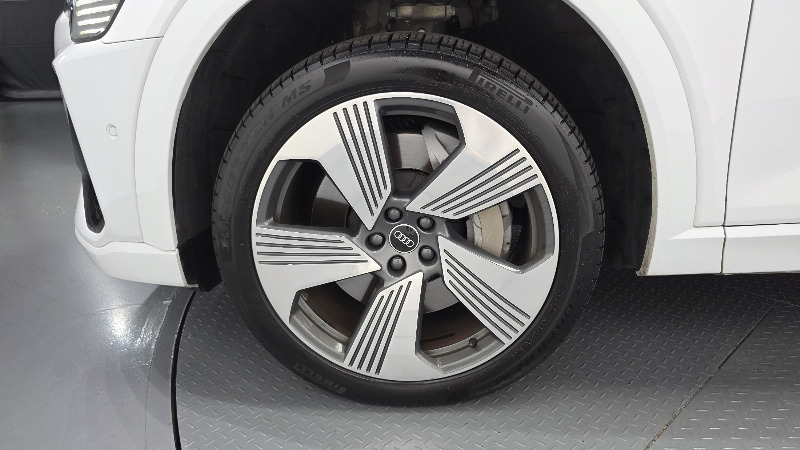 car Audi e-tron id48671 photo #5