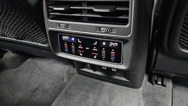 car Audi Q8 id48678 photo #18