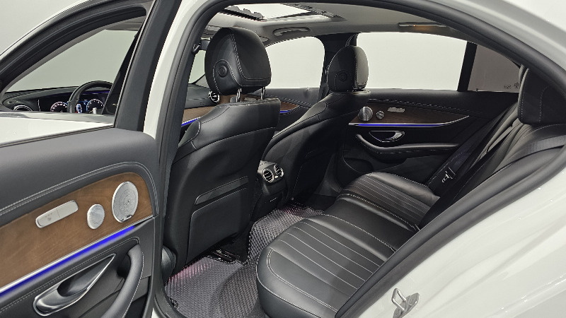 car Mercedes Benz E Class id48743 photo #12