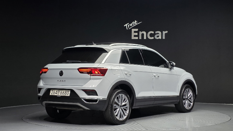car Volkswagen T-Roc id49034 photo #2