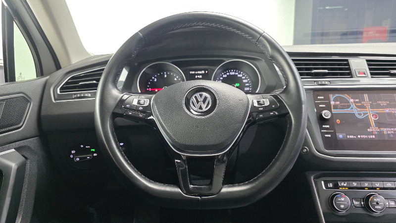 car Volkswagen Tiguan id49063 photo #13