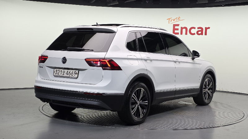 car Volkswagen Tiguan id49063 photo #2