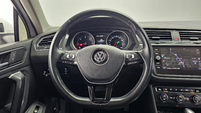 car Volkswagen Tiguan id49085 photo #13