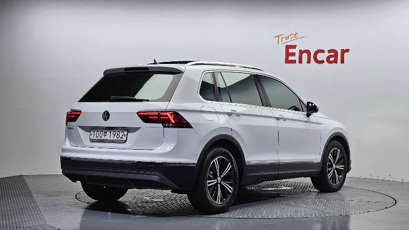 car Volkswagen Tiguan id49085 photo #2