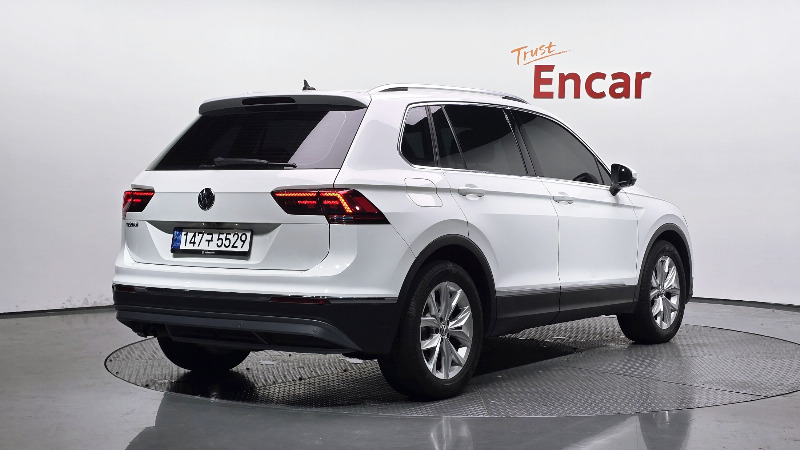 car Volkswagen Tiguan id49113 photo #2