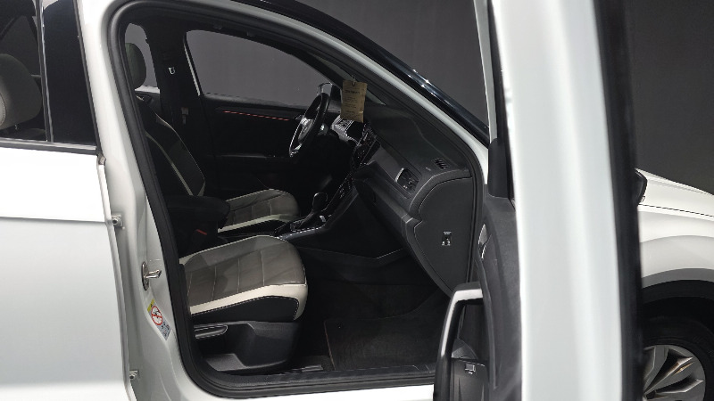 car Volkswagen T-Roc id49116 photo #11