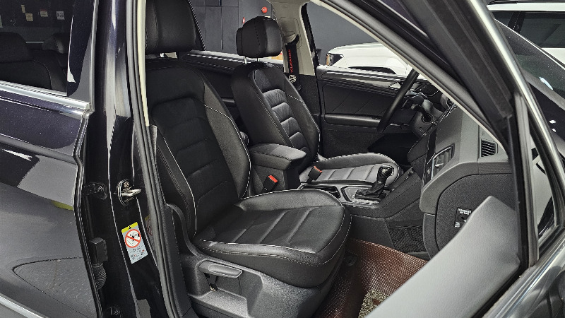 car Volkswagen Tiguan id49340 photo #10