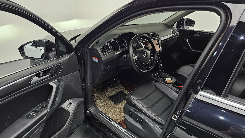 car Volkswagen Tiguan id49340 photo #11