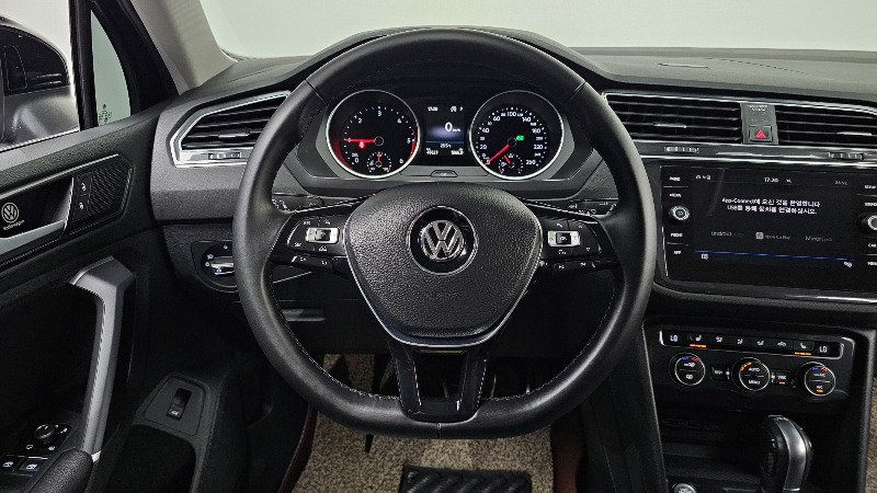 car Volkswagen Tiguan id49340 photo #13