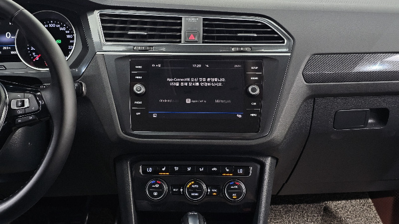 car Volkswagen Tiguan id49340 photo #15