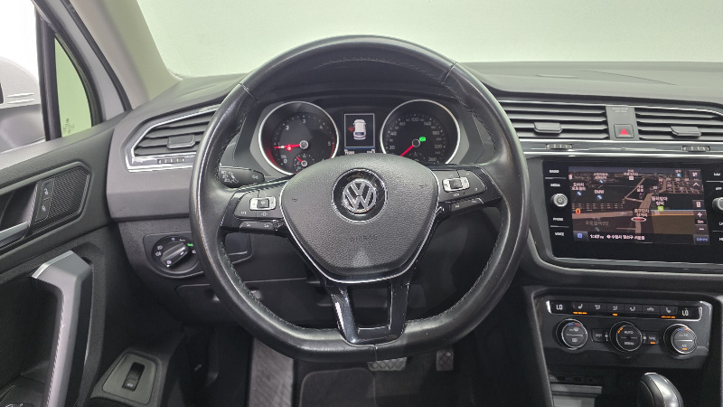 car Volkswagen Tiguan id49346 photo #13
