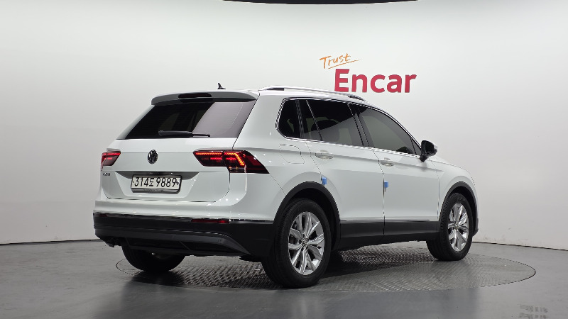 car Volkswagen Tiguan id49346 photo #2