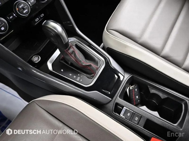 car Volkswagen T-Roc id49368 photo #9