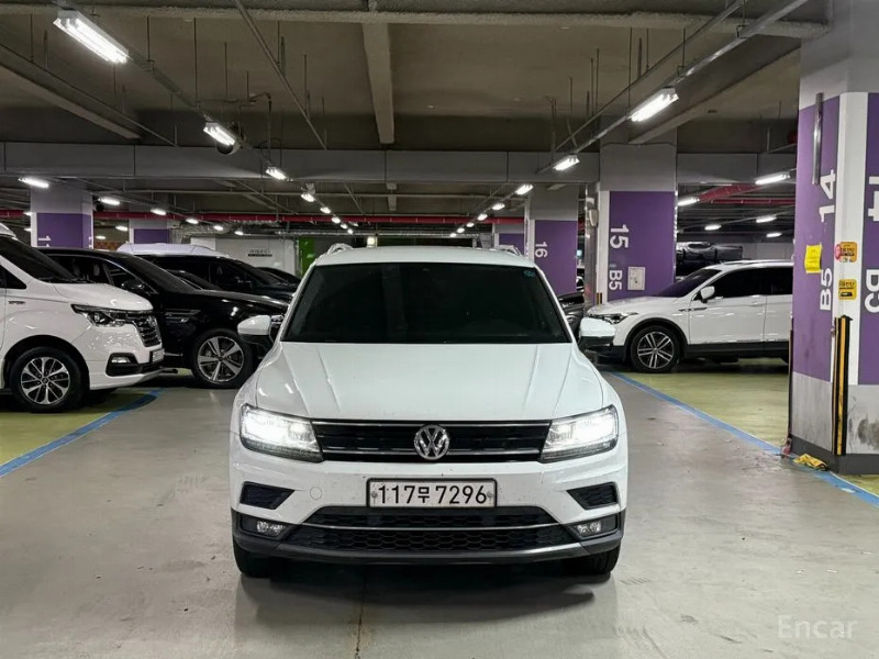 car Volkswagen Tiguan id49377 main photo