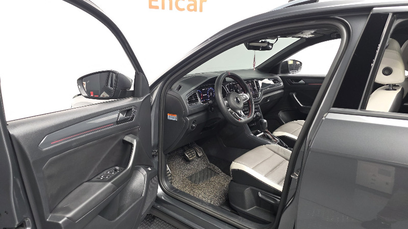 car Volkswagen T-Roc id49389 photo #10