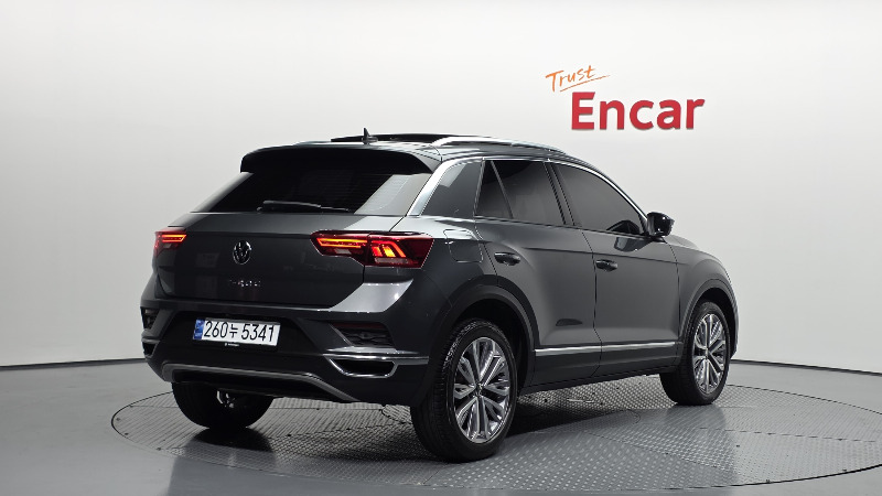 car Volkswagen T-Roc id49389 photo #2