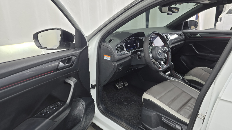 car Volkswagen T-Roc id49410 photo #10