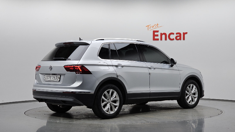 car Volkswagen Tiguan id49414 photo #2